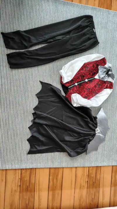 Disfraz de vampiro para niño con capa y chaleco - miniatura 3
