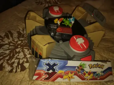 Estadio de Batalla Pokémon XY con Figuras - miniatura 2