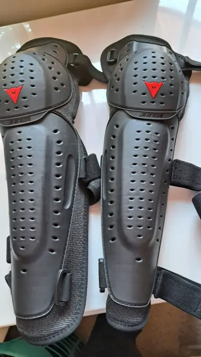 Rodilleras de protección Dainese negras - miniatura 1