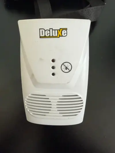 Repelente ultrasónico Deluxe para insectos - miniatura 1