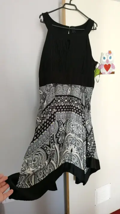 Vestido negro con estampado paisley - miniatura 3
