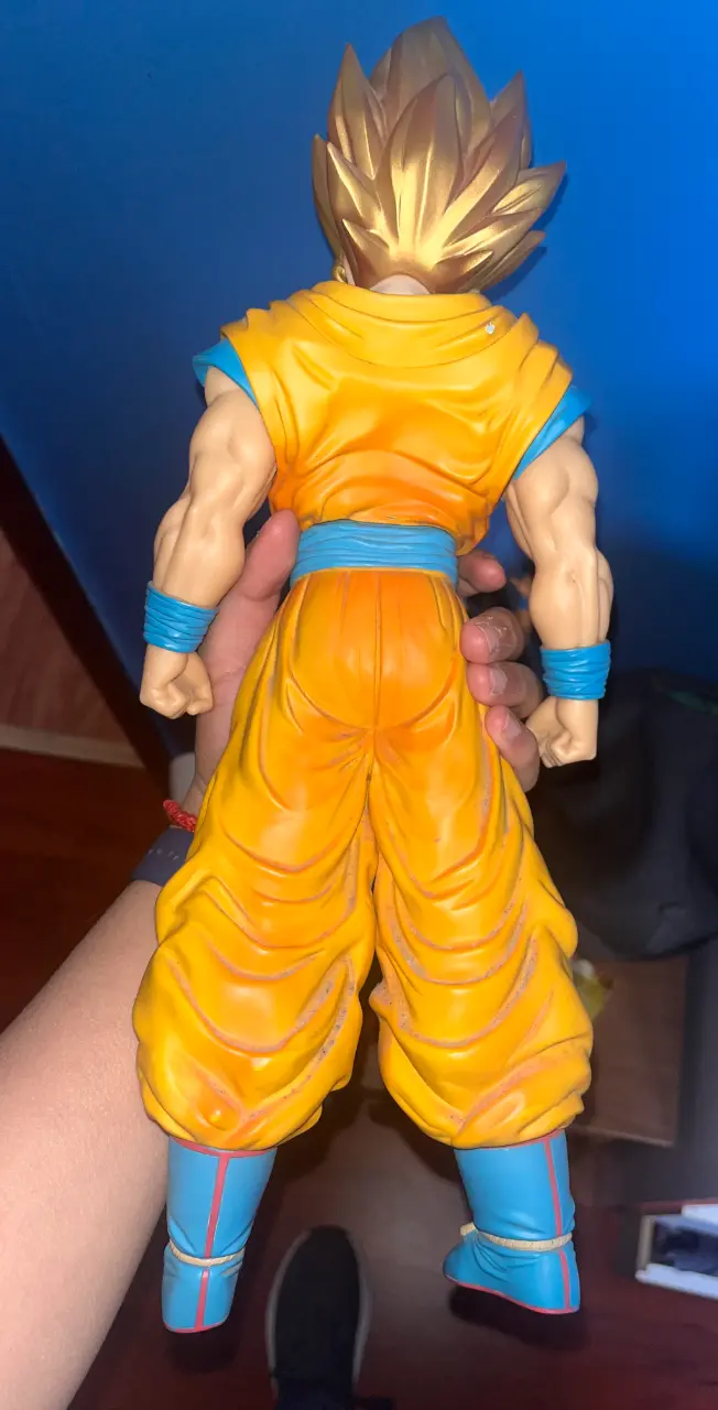 Figura de Goku Super Saiyan marca banpresto  2008 - 2