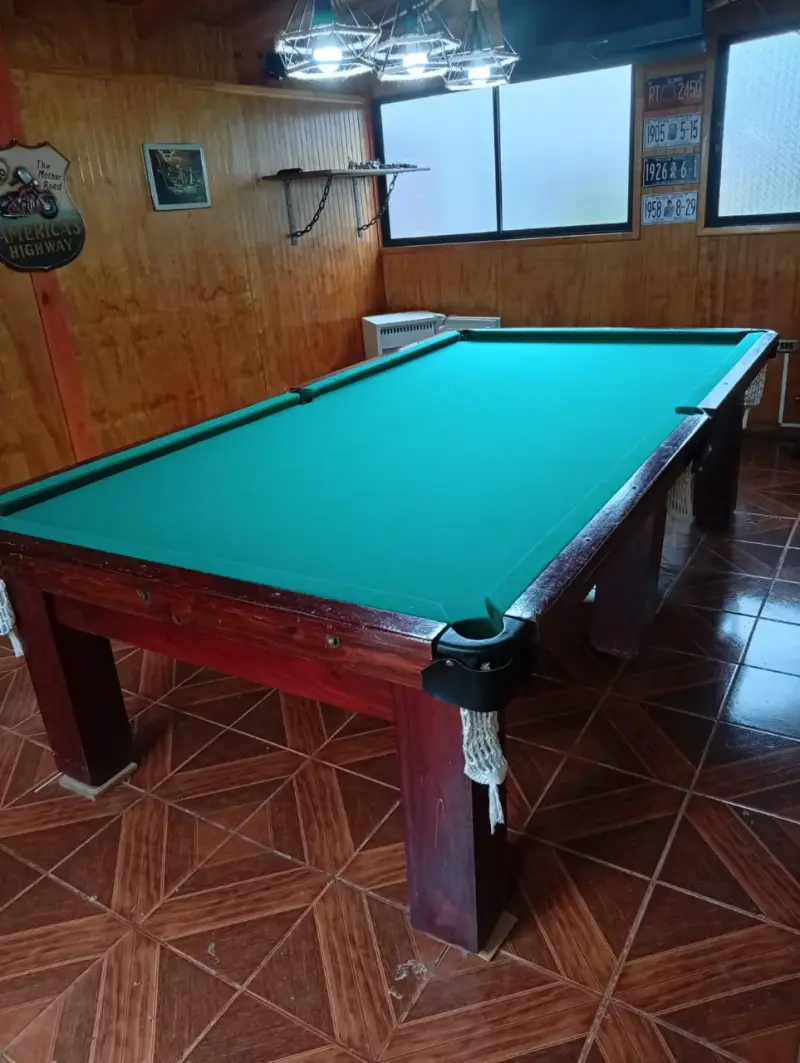 Mesa de Pool de madera con paño verde y set - 1