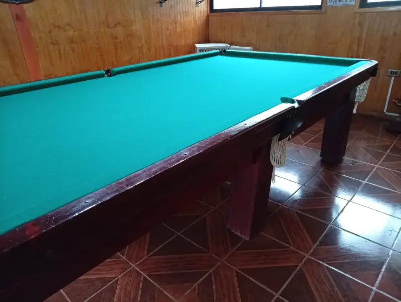 Mesa de Pool de madera con paño verde y set - 3