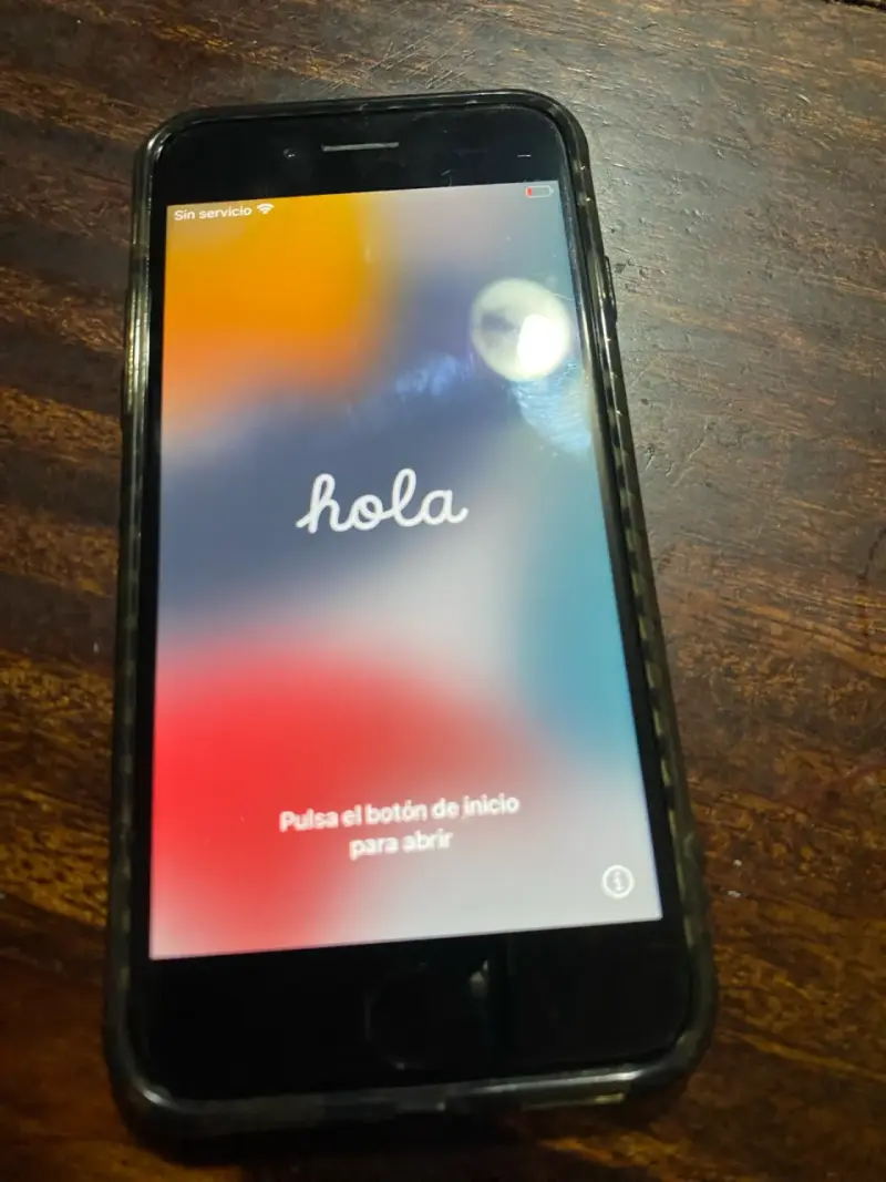iPhone en buen estado con funda y cargador