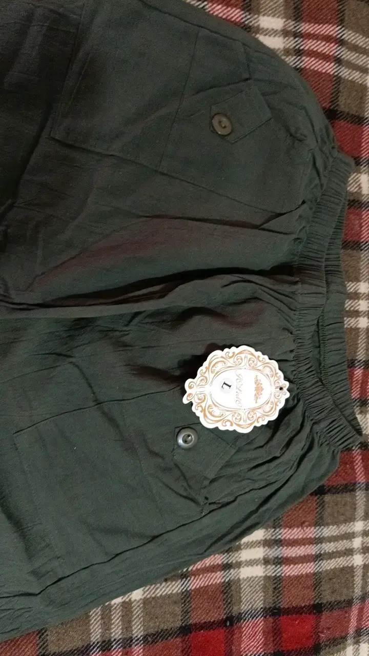 Pantalones verdes de algodón con bolsillos - 3