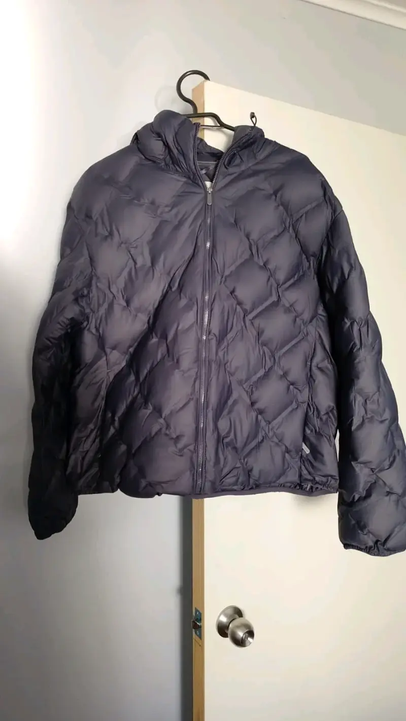 Chaqueta acolchada negra para invierno