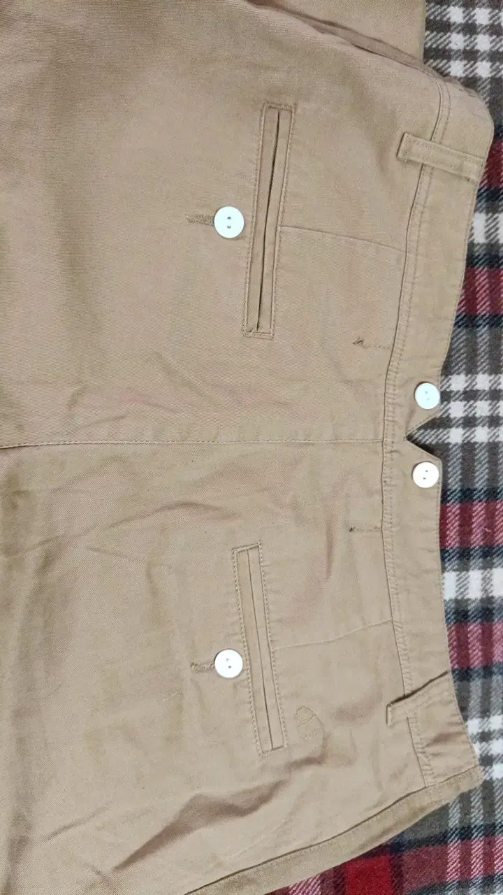 Pantalones cargo color caqui Americano - 4