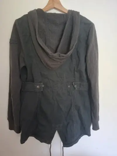 Chaqueta con capucha gris - miniatura 3