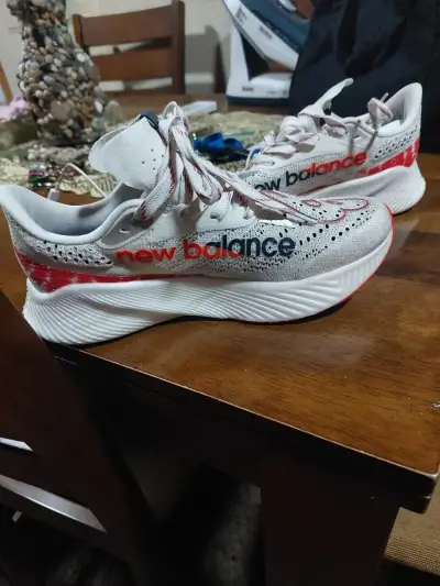 Zapatillas deportivas New Balance FuelCell blancas - miniatura 1
