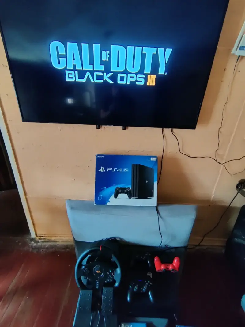 Consola Sony PS4 Pro 1TB con Juegos y Accesorios - 4