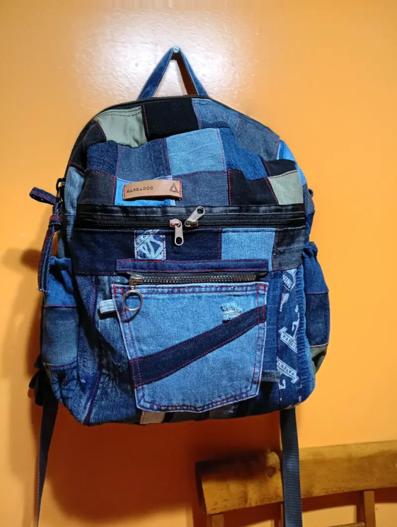 Mochila de mezclilla estilo patchwork Barbados