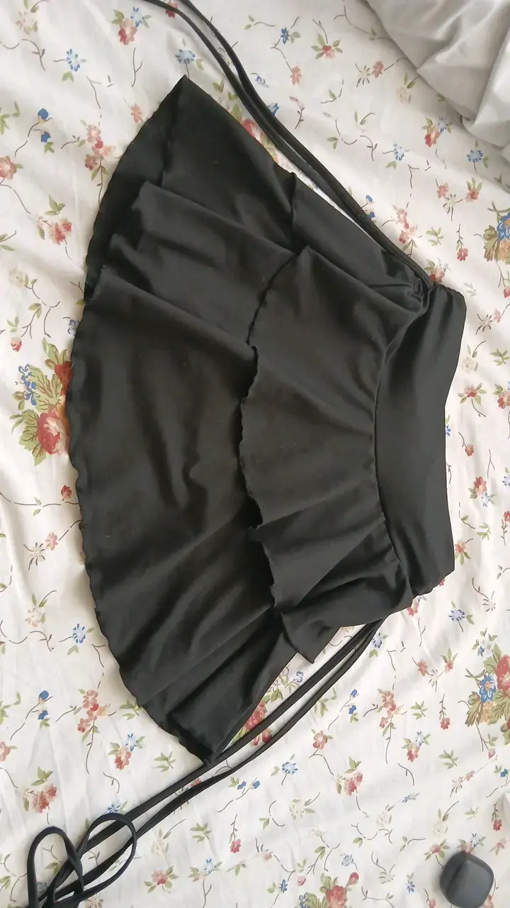 Falda corta negra - 1