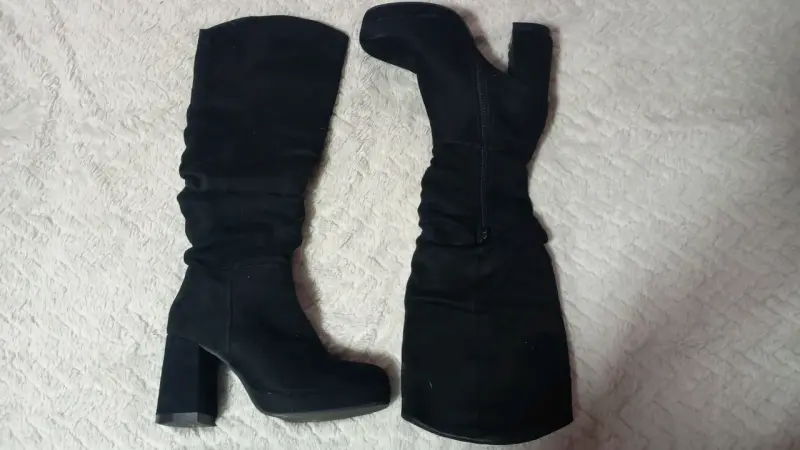Botas negras de tacón alto para mujer