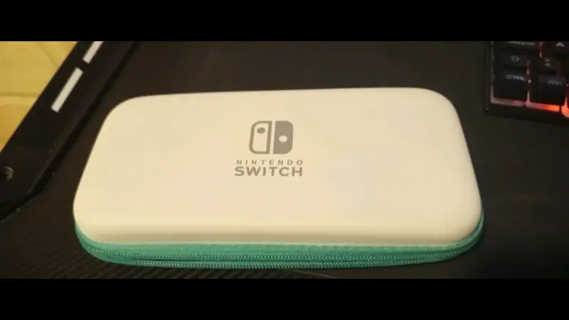 Nintendo Switch Lite con funda protectora - 2