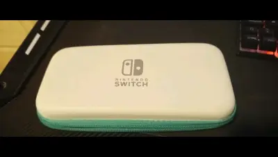 Nintendo Switch Lite con funda protectora - miniatura 2