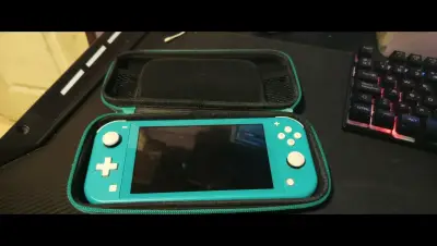 Nintendo Switch Lite con funda protectora - miniatura 3