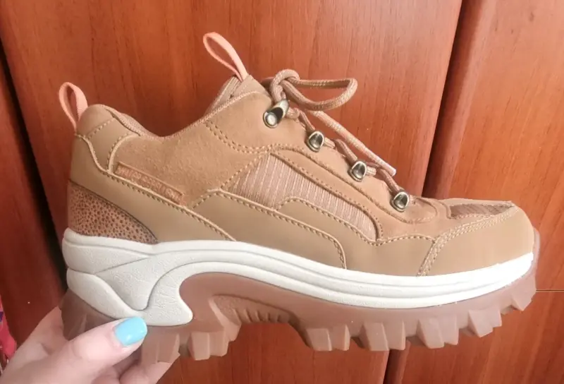 Zapatillas Skechers Mujer Beige Resistente al Agua - 1