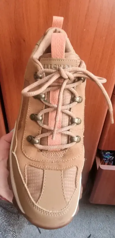 Zapatillas Skechers Mujer Beige Resistente al Agua - miniatura 2
