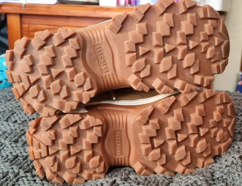 Zapatillas Skechers Mujer Beige Resistente al Agua - 4