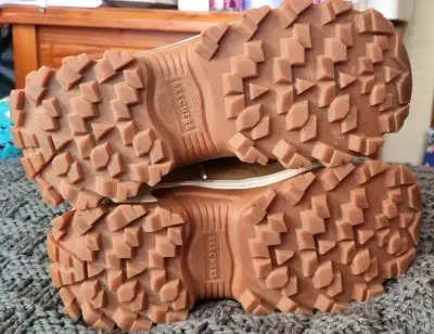 Zapatillas Skechers Mujer Beige Resistente al Agua - miniatura 4