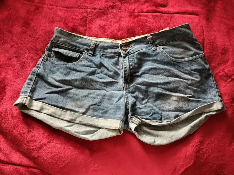 Shorts de mezclilla para mujer en buen estado - 1