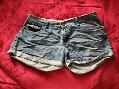 Shorts de mezclilla para mujer en buen estado - miniatura 1