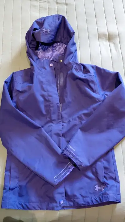 Chaqueta impermeable morada Under Armour para mujer - miniatura 2