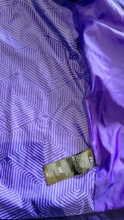 Chaqueta impermeable morada Under Armour para mujer - miniatura 3
