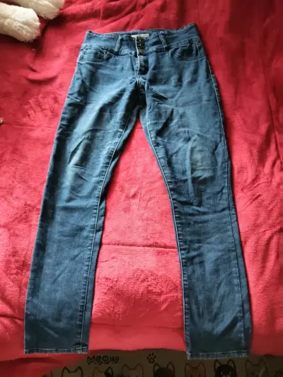 Jeans ajustados de mezclilla azul para mujer - miniatura 1