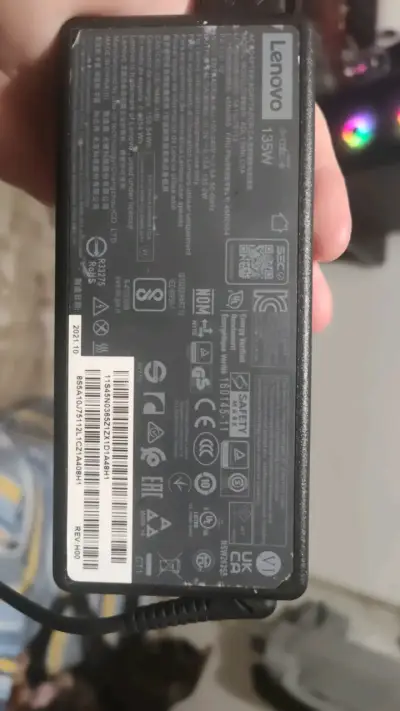 Cargador Lenovo 135W para portátiles - miniatura 1