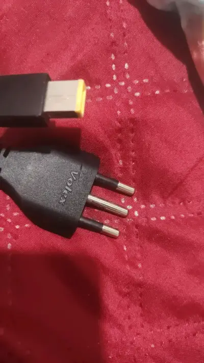 Cargador Lenovo 135W para portátiles - miniatura 2