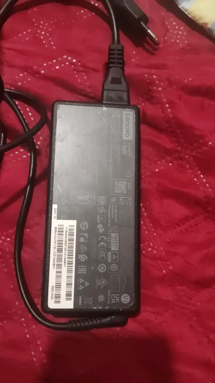 Cargador Lenovo 135W para portátiles - 3