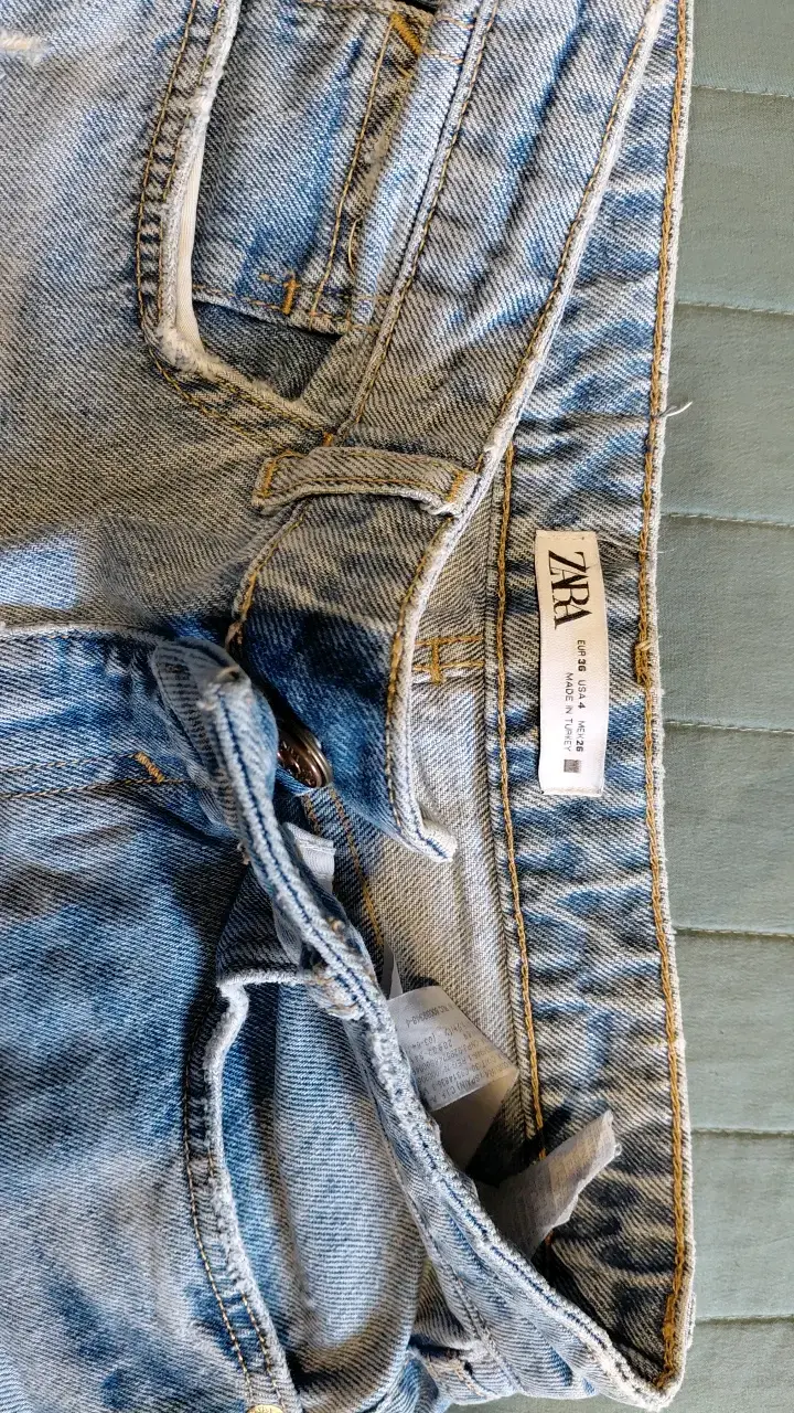 Jeans rasgados azul claro Zara para mujer - 2
