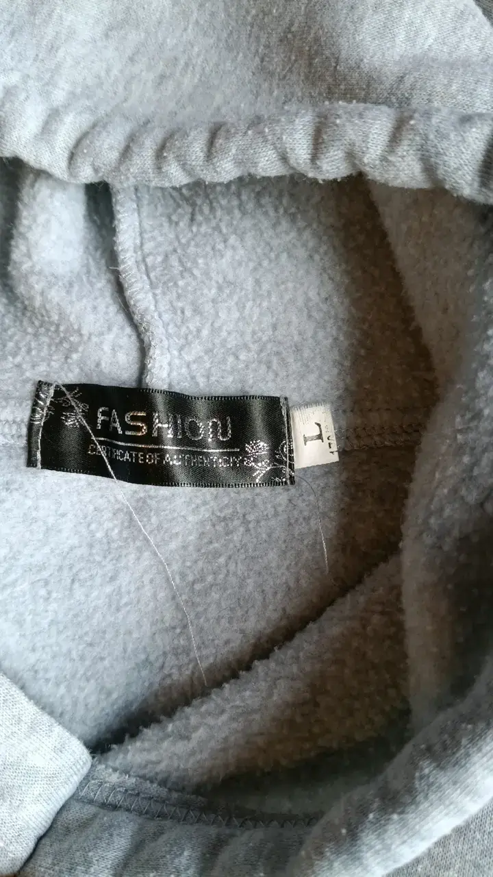 Polerón gris con diseño de Stitch - 3