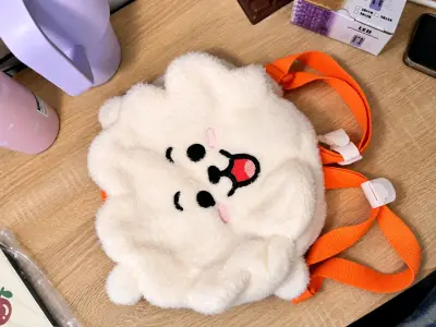 Mochila Peluche RJ BT21 BTS Blanca Original con Et - miniatura 1
