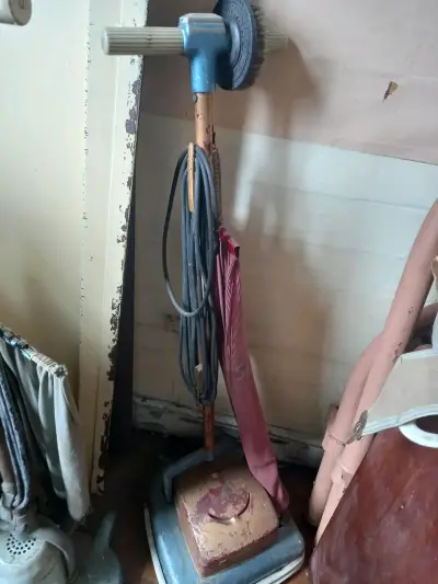 Pulidora de piso vintage con accesorios - miniatura 1