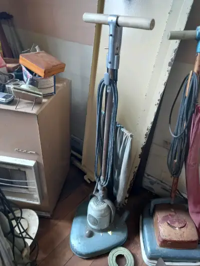 Pulidora de piso vintage con accesorios - miniatura 4