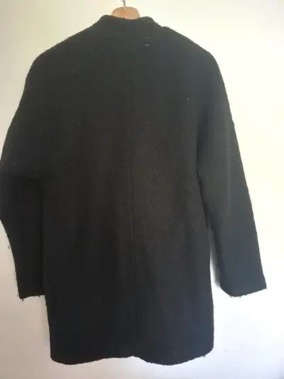 Abrigo negro de lana para mujer - miniatura 3