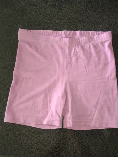 Shorts de algodón rosados para niña - miniatura 1