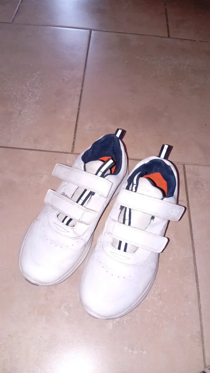 Zapatillas deportivas blancas con velcro - 2
