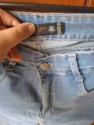 Jeans acampanados de mezclilla azul talla 46 - miniatura 2