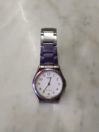 Collar de plata con cruz colgante y reloj - miniatura 2
