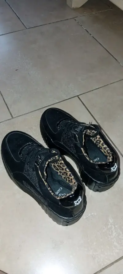 Zapatillas negras con interior animal print Gotta - miniatura 1