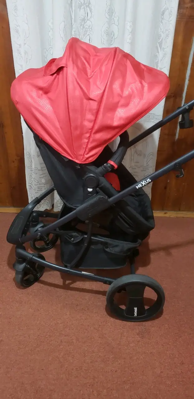 Coche de bebé rojo con silla de auto - 2