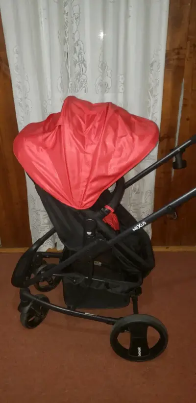 Coche de bebé rojo con silla de auto - miniatura 5