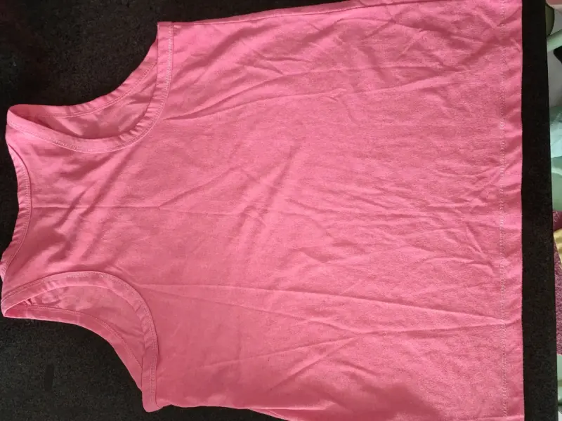 Polera sin mangas rosa con diseño de unicornio - 2