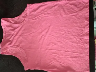 Polera sin mangas rosa con diseño de unicornio - miniatura 2