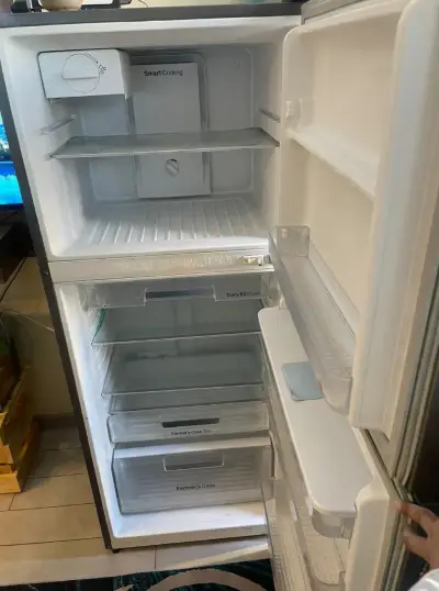 Refrigerador Daewoo con dispensador de agua - miniatura 1