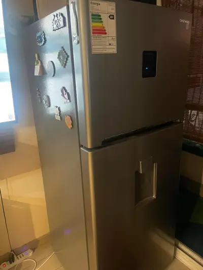 Refrigerador Daewoo con dispensador de agua - miniatura 3